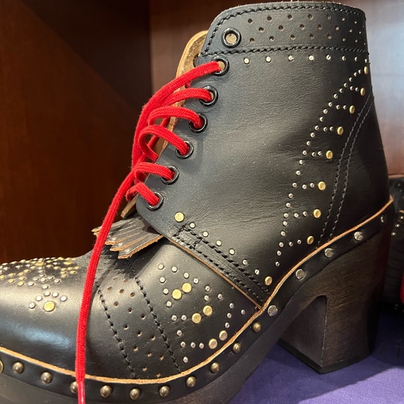 Burberry Lace Up Wood Heel Bootie - Picture 4 of 6